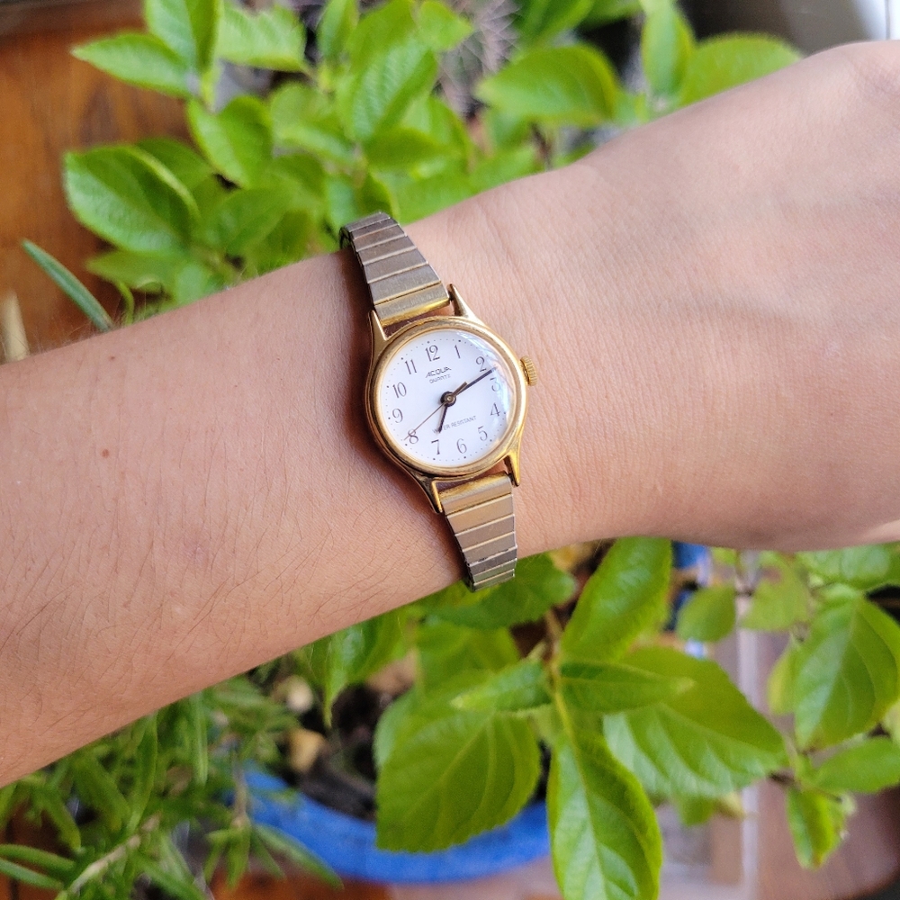 Vintage Acqua Quartz Classic Womens Womans Gold Analog Dainty Stretch Watch